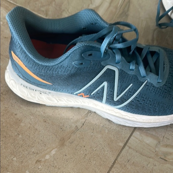 New Balance Blue Athletic Shoes with Cushioned Sole fresh and foam 880 - Picture 3 of 12